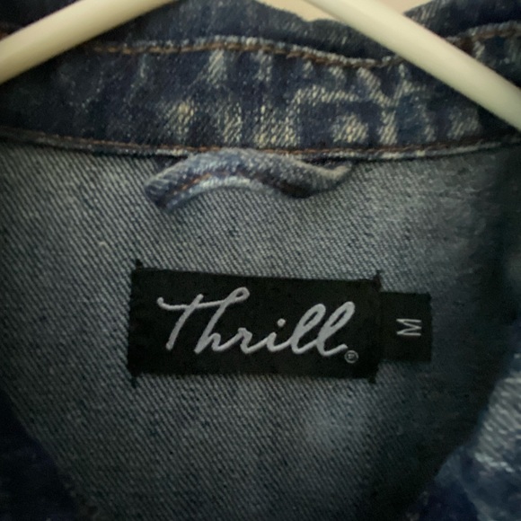 Jean jacket with tears and rose embroidery - Picture 4 of 4